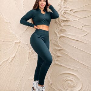 Conjunto Crop Top Cuello Alto con Cierre